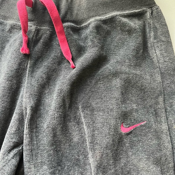 Grey Nike Velvet Sweatpants Kids/Juniors Size 5 - Picture 2 of 4